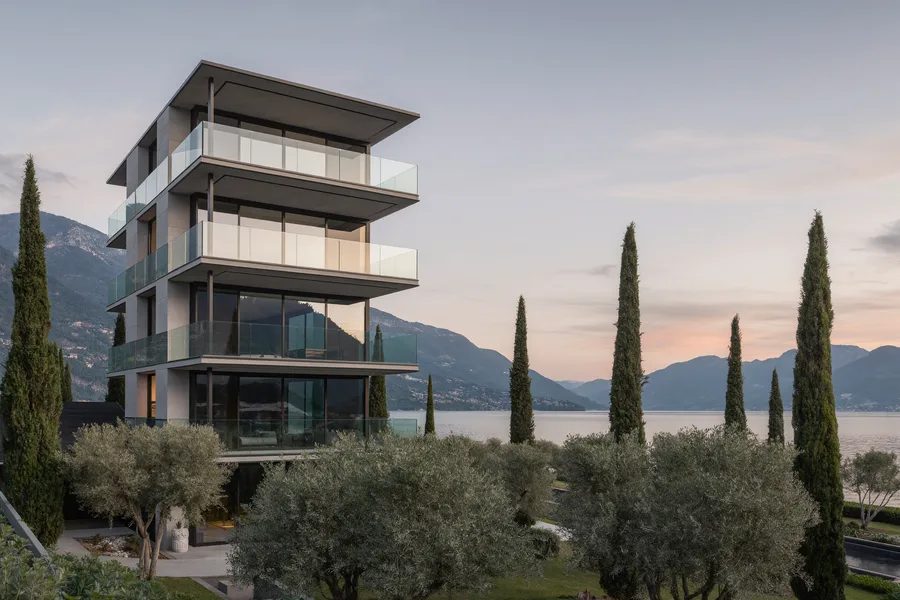 Lakeside Condo with Private Balcony